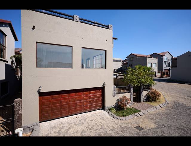 5 BEDROOM HOUSE FOR SALE IN BARBEQUE DOWNS